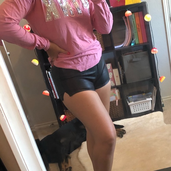 Leather shorts - Picture 2 of 6